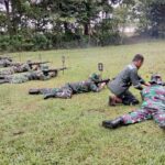 Tingkatkan Kemampuan, Prajurit Korem 043 Gatam Latihan Menembak Senjata Ringan