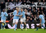 Hempaskan Newcastle 3-2, City Tempel Liverpool