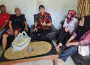 Kadis Kominfo Lampung Selatan Anasrullah Jenguk Jurnalis yang Idap Parkinson