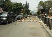 Ruas Jalan Ahmad Akuan Lampung Utara Macet Imbas Proyek Pengecoran Jalan