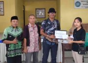 Kades Hanura Bagikan BLT-DD dan Beri Bantuan Rawat Inap dan Ibu Melahirkan