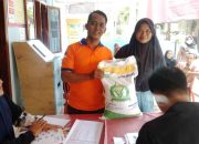 Desa Batu Menyan Salurkan Beras 10 Kg Kepada 315 Keluarga