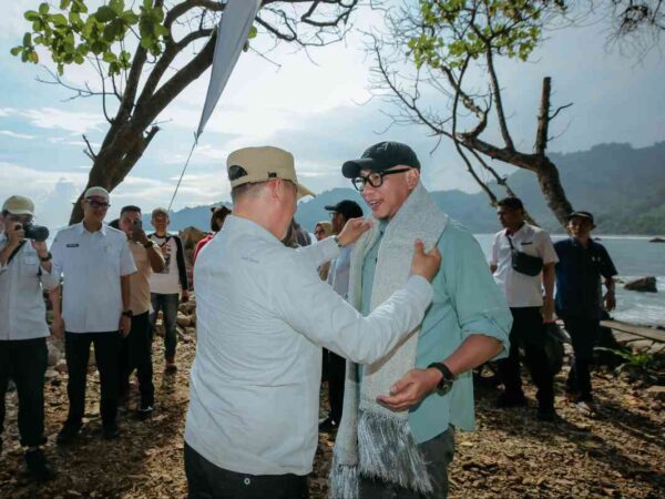 Tinjau Perbaikan Ruas Jalan Simpang Teluk Kiluan–Simpang Umbar, Gubernur Dorong Pengembangan Pariwisata