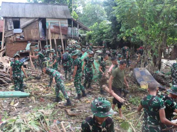 Ratusan Personel TNI Grebek Sungai di Bandar Lampung, Perbaiki Tanggul dan Bersihkan Aliran