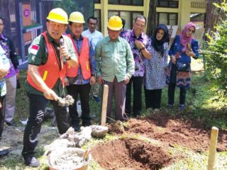 Gedung Sekretariat IKA FKIP Unila Mulai Dibangun, Ketum Bustami Zainuddin Letakkan Batu Pertama