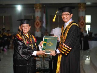 Asisten I Pemprov Lampung Firsada Raih Disertasi Terbaik Wisuda UIN RIL Periode I 2026