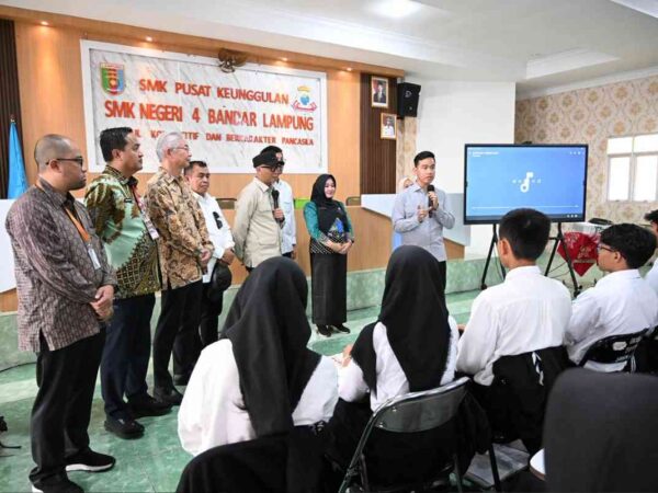 Wapres Gibran Rakabuming Raka Tinjau Pelatihan Vokasi di SMKN 4 Bandar Lampung