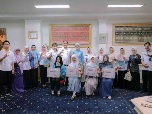 Wakil Gubernur Lampung Luncurkan Buku 'Muatan Apel Tematik' Bangun Karakter Siswa Berani