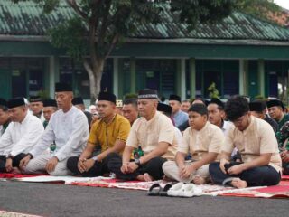 Bangun Kebersamaan di Kota Metro, Korem 043 Gatam Gelar Salat Idul Adha Bersama Masyarakat
