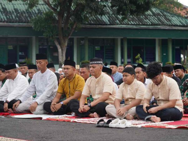 Bangun Kebersamaan di Kota Metro, Korem 043 Gatam Gelar Salat Idul Adha Bersama Masyarakat