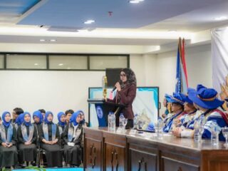 Hadiri Wisuda Perdana Universitas Indonesia Mandiri, Jihan Minta Wisudawan Pulang Kampung