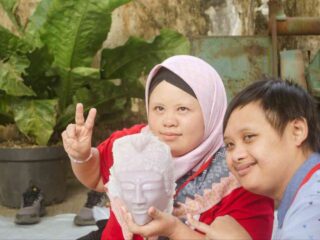 Dari Cetakan Resin ke Ruang Publik: Nareswari Siapkan Anak Difabel Berdiri Mandiri