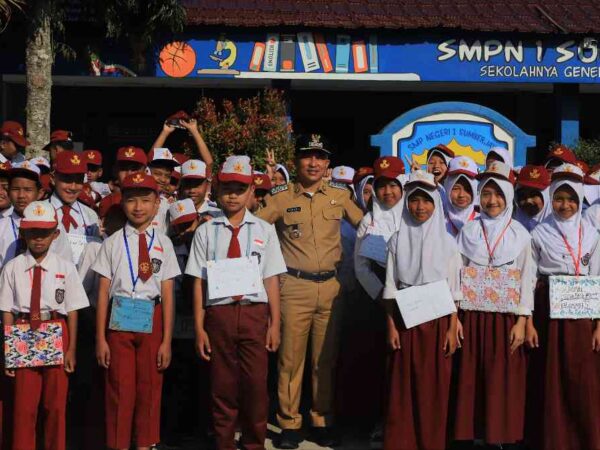 Buka MPLS di SMPN 1 Sumber Jaya, Parosil Ingatkan Disiplin Siswa