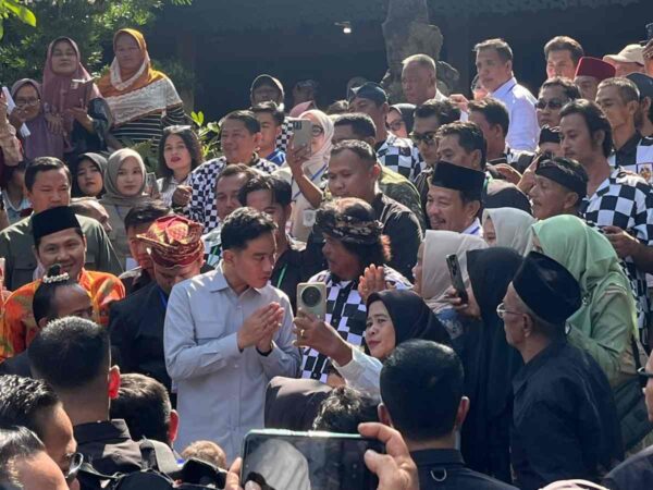 Kunjungi Lamtim, Gibran Sempatkan Sambangi Kediaman Ketum Bela Budaya