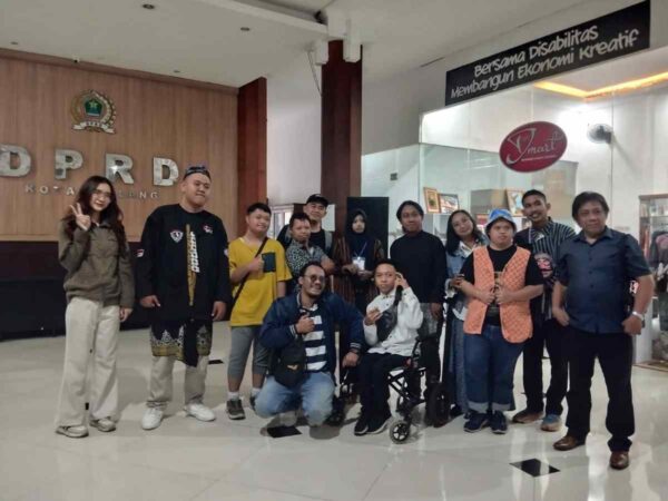 Yayasan D'Mart Tithiek Tenger dan Tim YouTuber Jo Panda Bahas Proyek Film tentang Difabel
