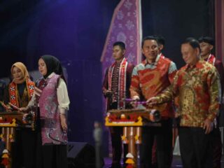Festival Sekala Beghak XII Lampung Barat Ditutup Gema Gamolan Peghing