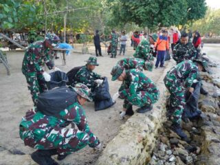 Gerakan Raden Inten ASRI, Prajurit 043 Gatam Bersihkan Pantai Pasir Putih