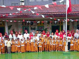 TK Hip-Hop Bandar Lampung Gelar Upacara HUT RI ke-81 Sekaligus Pembagian Hadiah Lomba