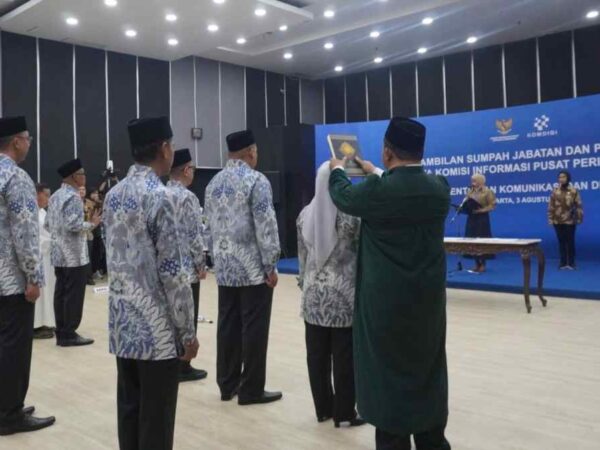 Komisioner KI Pusat 2026–2030 Dikukuhkan, Rektor UIN RIL Dukung Penguatan Tata Kelola Badan Publik