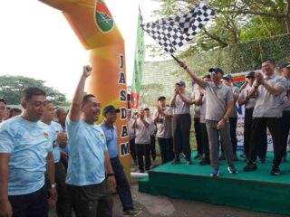 Dilepas Gubernur dan Pangdam, Jalan Sehat HUT Ke-1 Kodam XXI Radin Inten Diikuti Ribuan Peserta