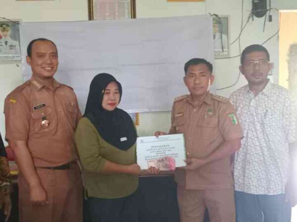 Desa Hanau Berak Salurkan BLT Tahap 3