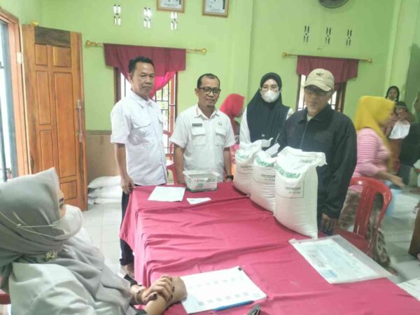 Desa Rusaba Punduh Pidada Salurkan Bantuan Beras Juli - September 30 Kg