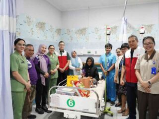 Persit KCK Rem 043 Beri Dukungan 13 Anak Penderita Thalasemia di RS Immanuel
