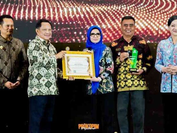 Desa Sidodadi Pesawaran Desa Cantik Terbaik 2026, Bupati Nanda Terima Penghargaan