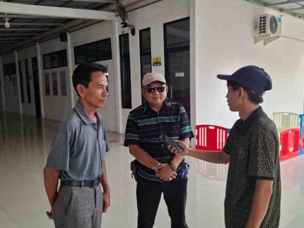 Keluarga 8 Tersangka Kasus Dugaan Korupsi Jalan di Lampung Utara Minta Keadilan