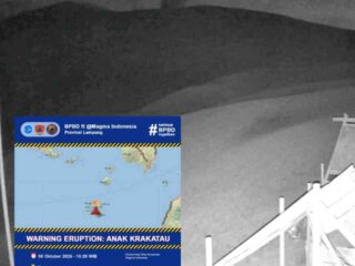 Gunung Anak Krakatau Kembali Erupsi, Masyarakat Diimbau Tidak Beraktivitas dalam Radius 2 Km